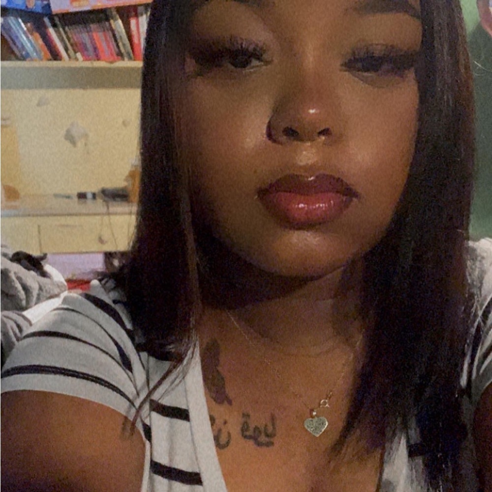 Meet your Posher, Janiya